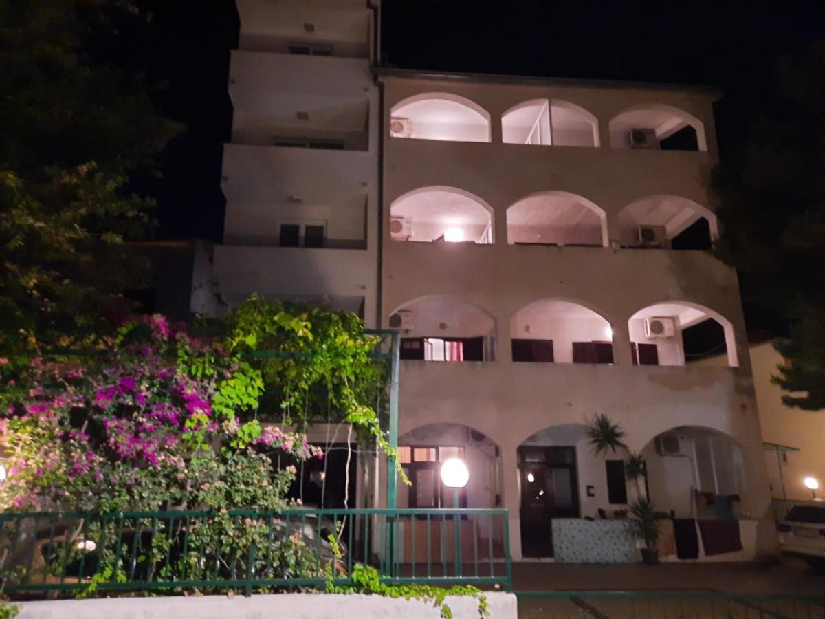 Apartmani R&B Radalj Makarska Eksteriør billede