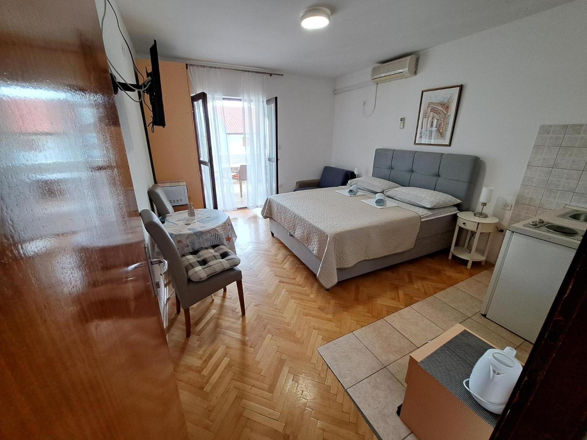 Apartmani R&B Radalj Makarska Eksteriør billede