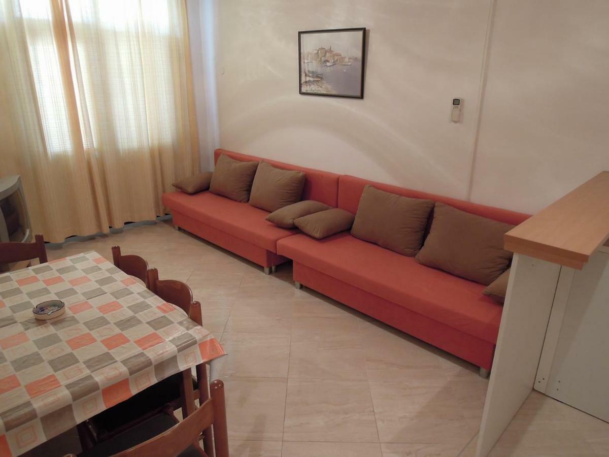 Apartmani R&B Radalj Makarska Eksteriør billede
